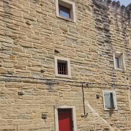 Petit Appart Entier Au Coeur Des Remparts - Netfix Et Connection Fibre Gratuits Carpentras Ngoại thất bức ảnh