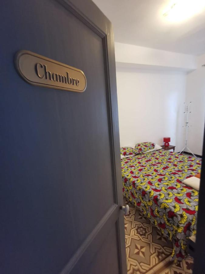 Petit Appart Entier Au Coeur Des Remparts - Netfix Et Connection Fibre Gratuits Carpentras Ngoại thất bức ảnh