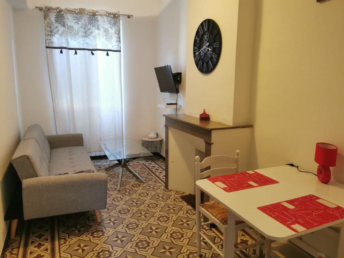 Petit Appart Entier Au Coeur Des Remparts - Netfix Et Connection Fibre Gratuits Carpentras Ngoại thất bức ảnh
