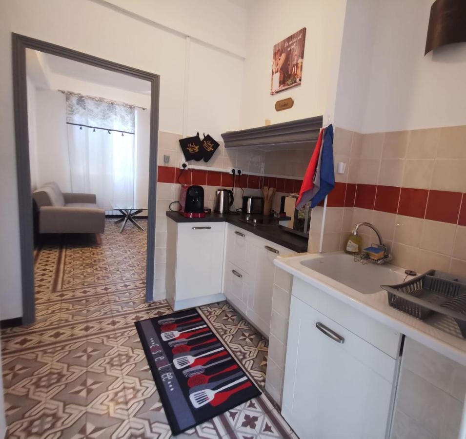 Petit Appart Entier Au Coeur Des Remparts - Netfix Et Connection Fibre Gratuits Carpentras Ngoại thất bức ảnh