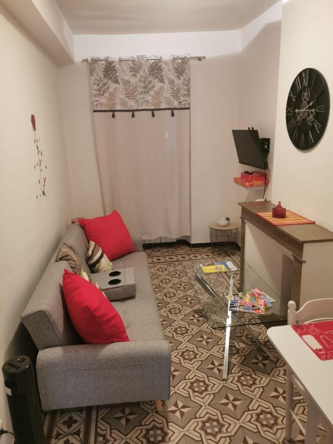 Petit Appart Entier Au Coeur Des Remparts - Netfix Et Connection Fibre Gratuits Carpentras Ngoại thất bức ảnh
