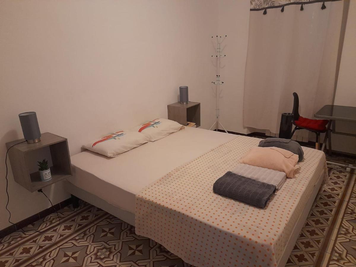 Petit Appart Entier Au Coeur Des Remparts - Netfix Et Connection Fibre Gratuits Carpentras Ngoại thất bức ảnh